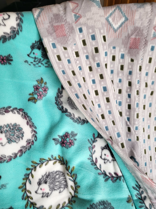 Double sided fleece blanket - hedgehog