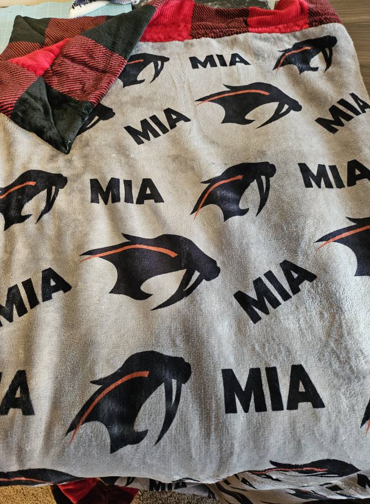 SHAKOPEE SABERS SOFTBALL FUNDRAISER - Personalized Blankets (CLOSES MARCH 29th)