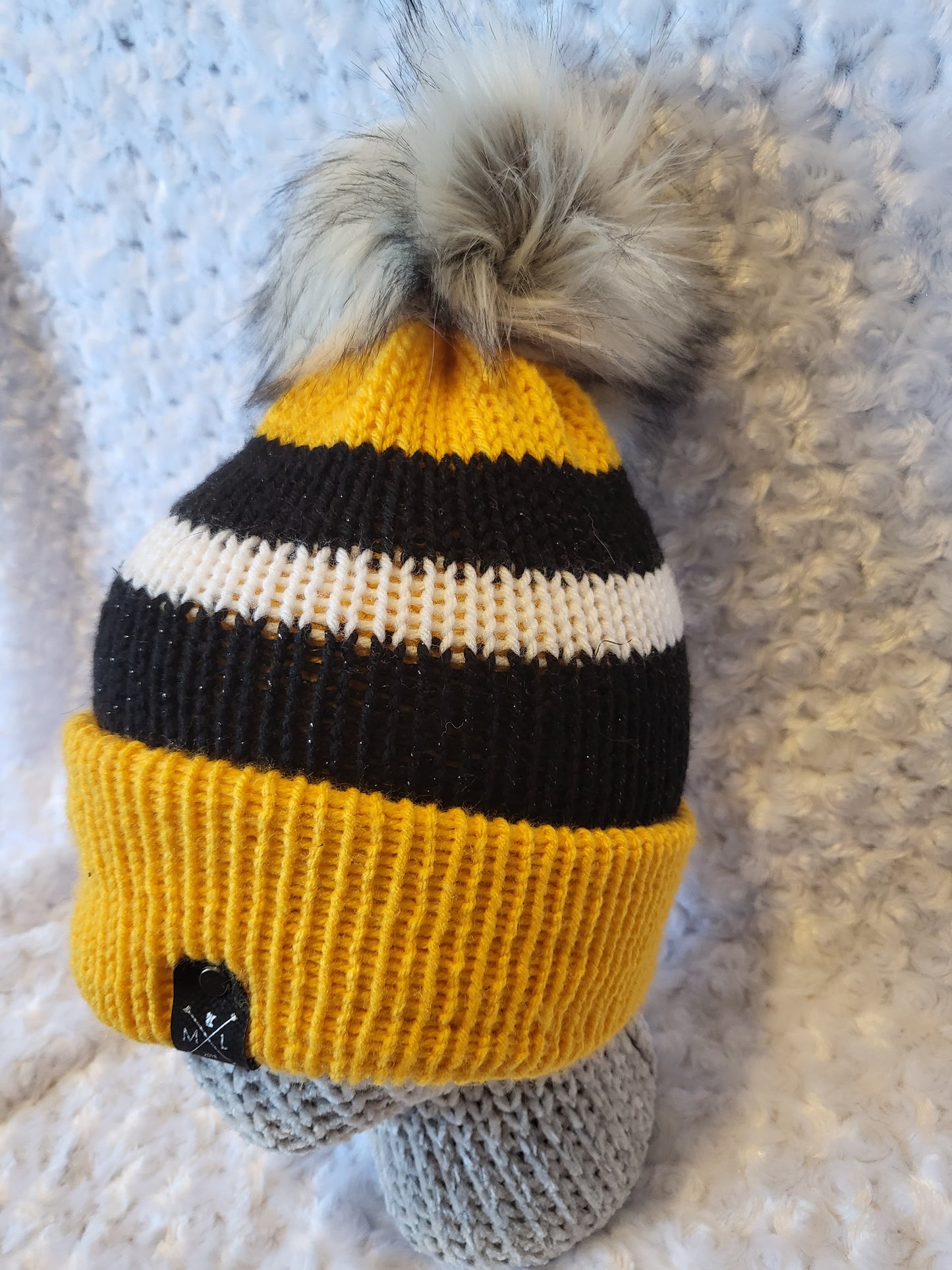 Knit Hats with removable pom pom - black/yellow