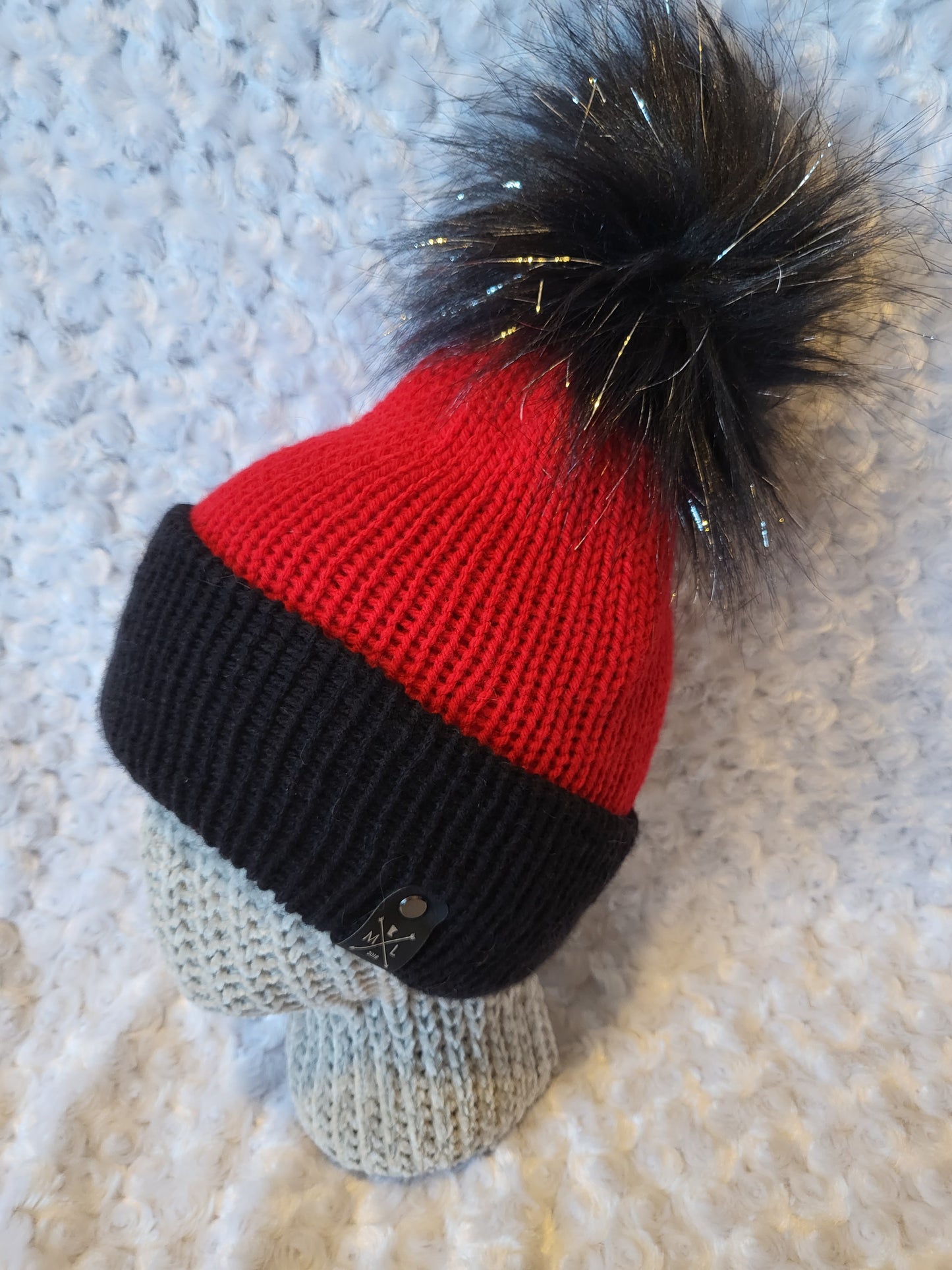 Knit Hats with removable pom pom - red/black