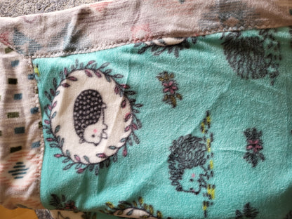 Double sided fleece blanket - hedgehog