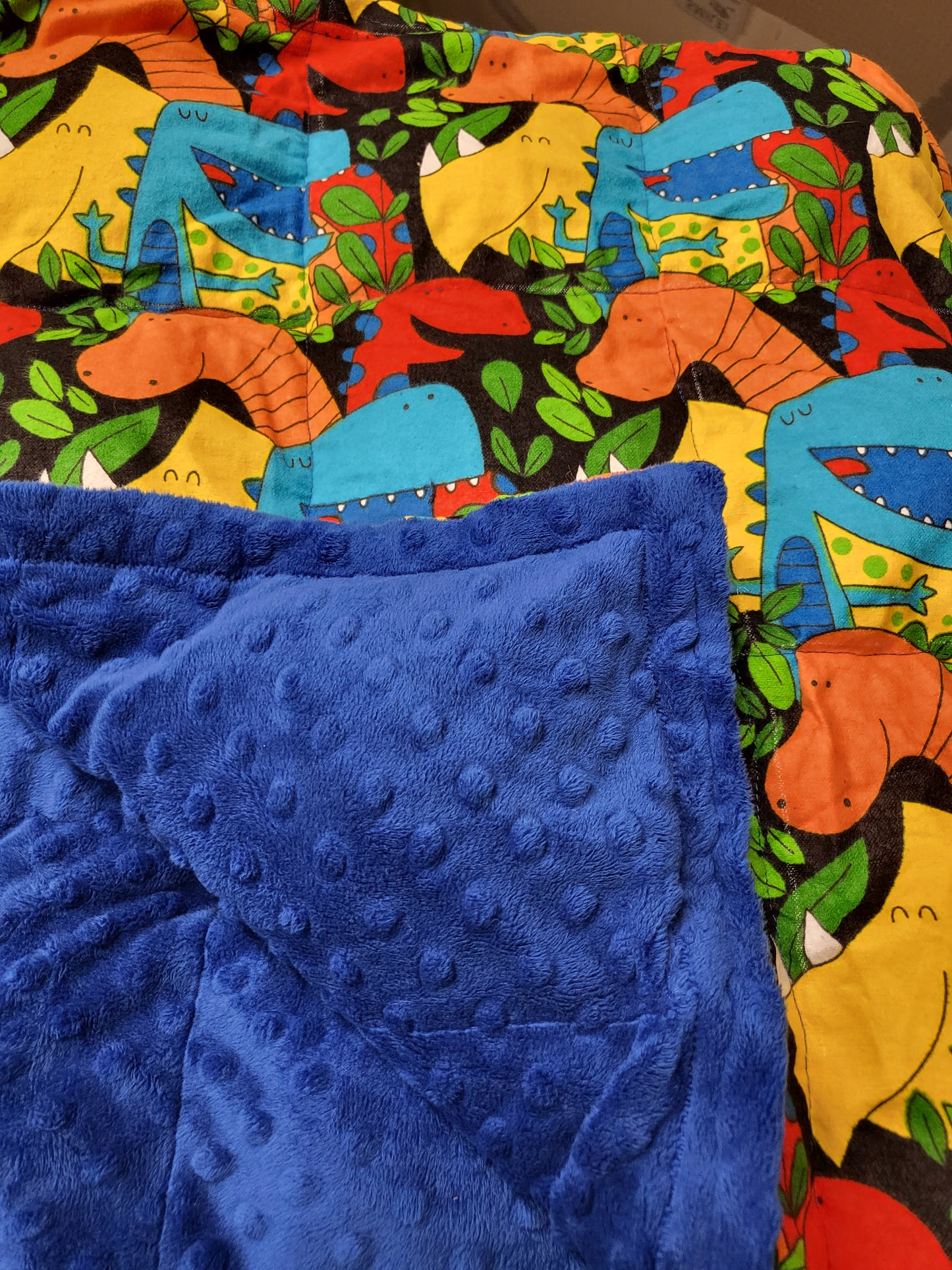 Pre made weighted blanket - Dinos 6lbs