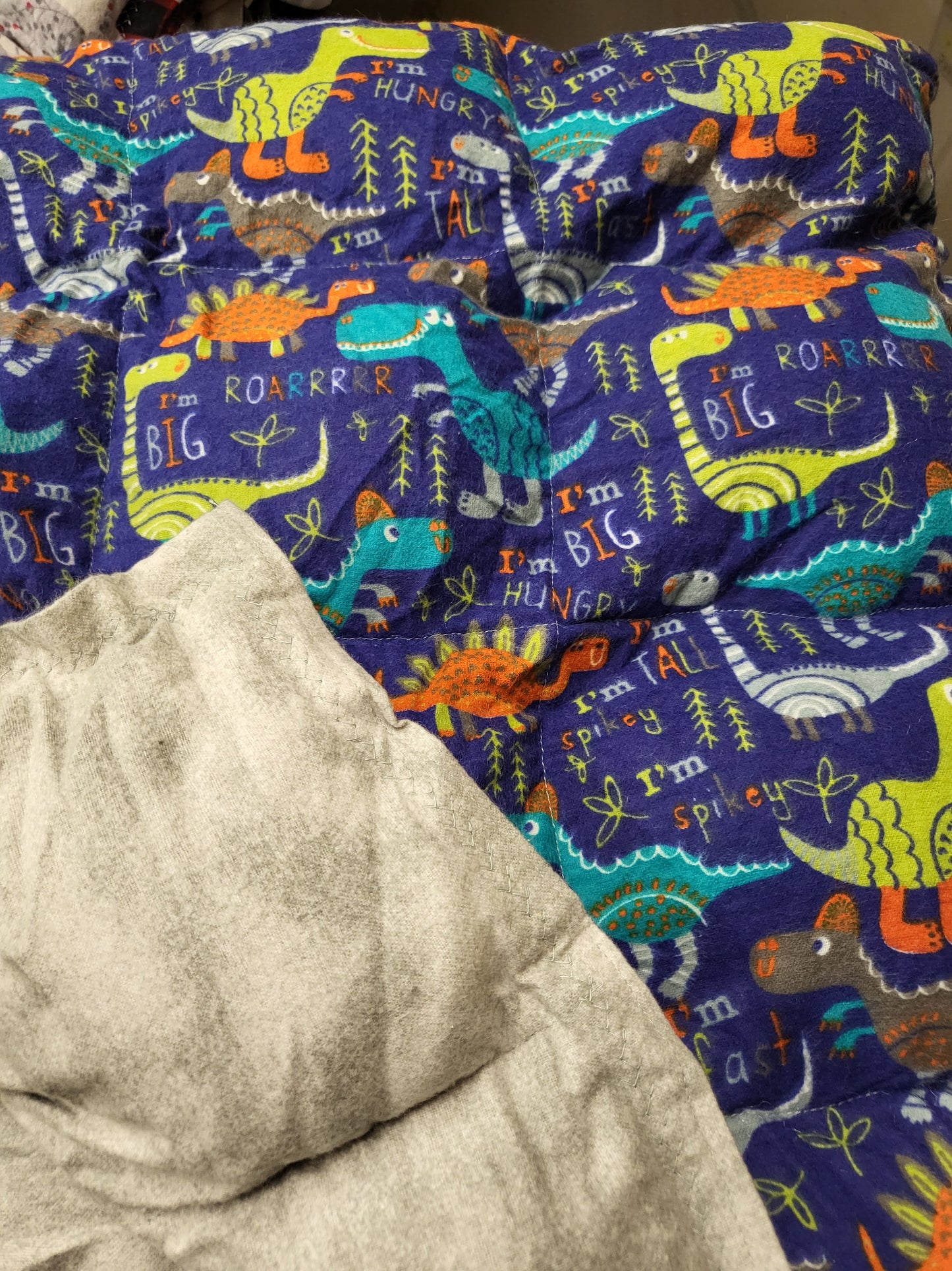 Pre made weighted blanket - Dinos 4lbs